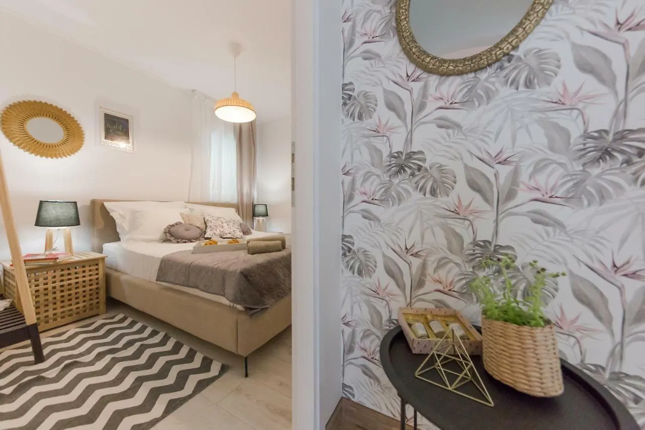 Apartment Lara Trogir 0*,