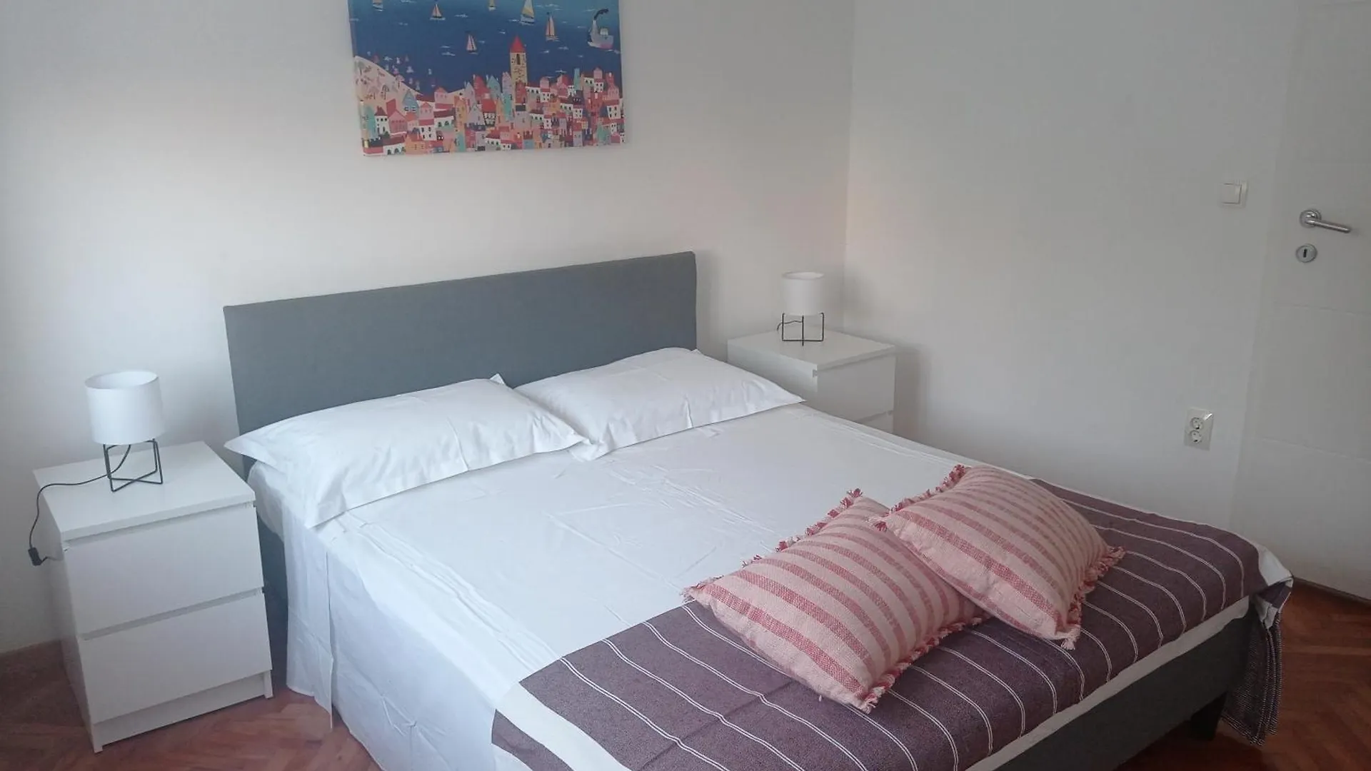 Apartment Lara Τρογκίρ