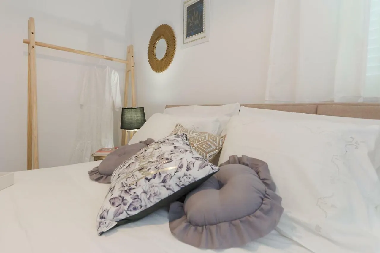 Apartment Lara Τρογκίρ