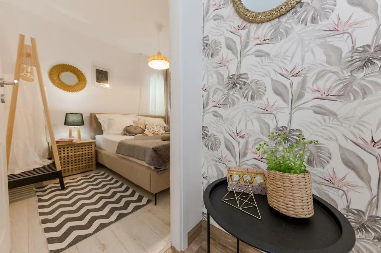 Apartment Lara Τρογκίρ